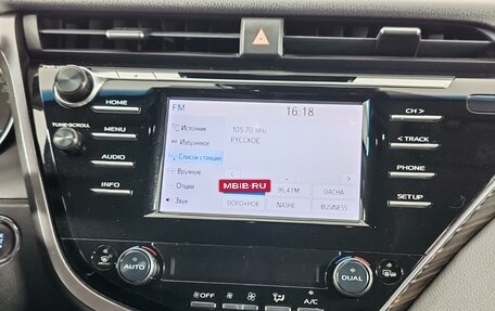 Toyota Camry, 2018 год, 2 375 000 рублей, 15 фотография