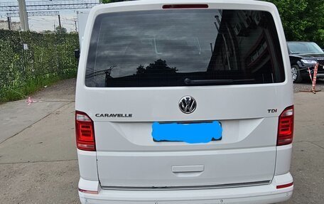 Volkswagen Caravelle T6 рестайлинг, 2018 год, 2 450 000 рублей, 2 фотография