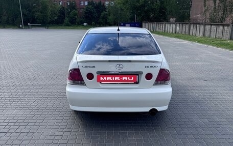 Toyota Altezza, 2001 год, 770 000 рублей, 4 фотография