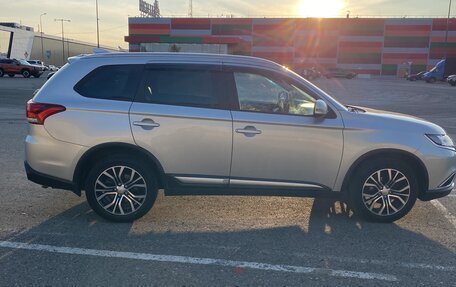 Mitsubishi Outlander III рестайлинг 3, 2017 год, 2 030 000 рублей, 3 фотография