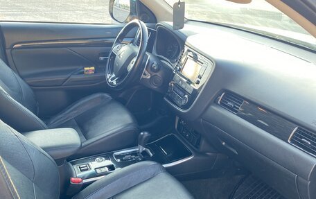 Mitsubishi Outlander III рестайлинг 3, 2017 год, 2 030 000 рублей, 7 фотография