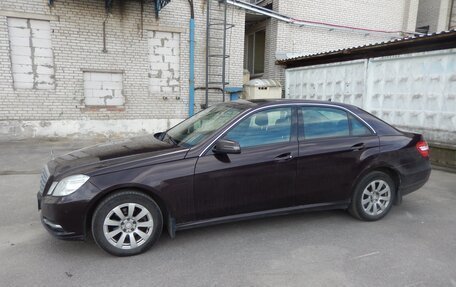 Mercedes-Benz E-Класс, 2011 год, 1 300 000 рублей, 2 фотография