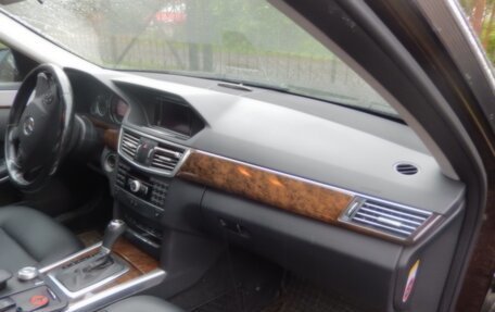 Mercedes-Benz E-Класс, 2011 год, 1 300 000 рублей, 6 фотография
