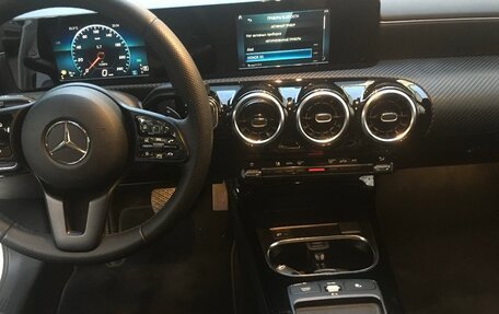Mercedes-Benz A-Класс, 2018 год, 2 170 000 рублей, 13 фотография