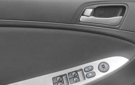 Hyundai Solaris II рестайлинг, 2015 год, 950 000 рублей, 8 фотография