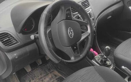 Hyundai Solaris II рестайлинг, 2015 год, 950 000 рублей, 9 фотография