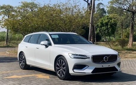 Volvo V60 II, 2024 год, 4 650 000 рублей, 1 фотография