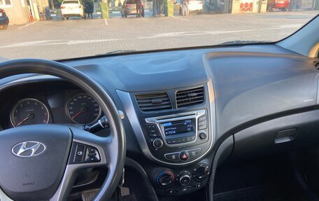Hyundai Solaris II рестайлинг, 2015 год, 1 050 000 рублей, 6 фотография
