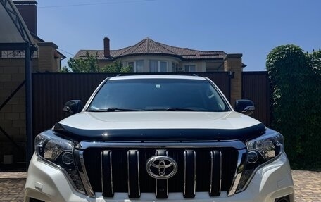 Toyota Land Cruiser Prado 150 рестайлинг 2, 2016 год, 4 000 000 рублей, 2 фотография