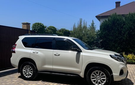 Toyota Land Cruiser Prado 150 рестайлинг 2, 2016 год, 4 000 000 рублей, 5 фотография
