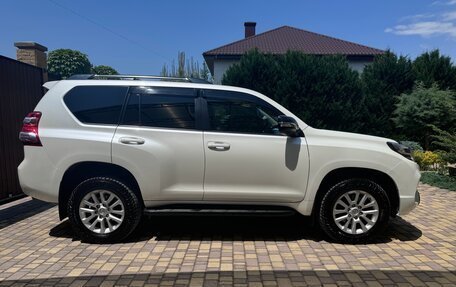 Toyota Land Cruiser Prado 150 рестайлинг 2, 2016 год, 4 000 000 рублей, 8 фотография