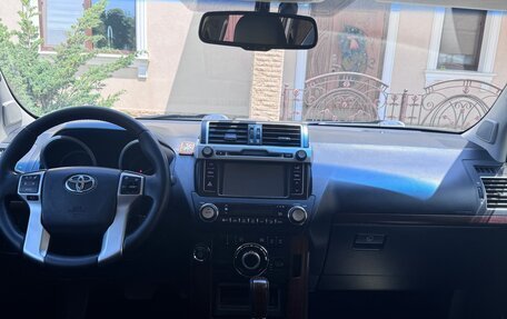 Toyota Land Cruiser Prado 150 рестайлинг 2, 2016 год, 4 000 000 рублей, 13 фотография