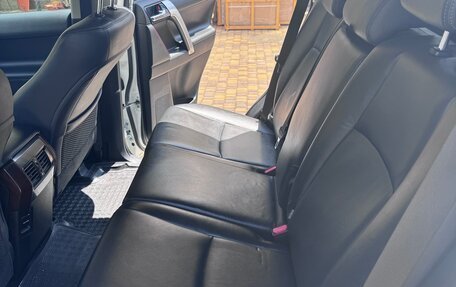 Toyota Land Cruiser Prado 150 рестайлинг 2, 2016 год, 4 000 000 рублей, 25 фотография