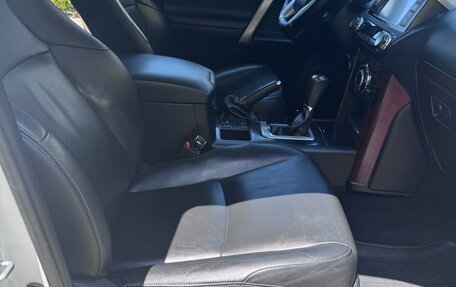 Toyota Land Cruiser Prado 150 рестайлинг 2, 2016 год, 4 000 000 рублей, 21 фотография