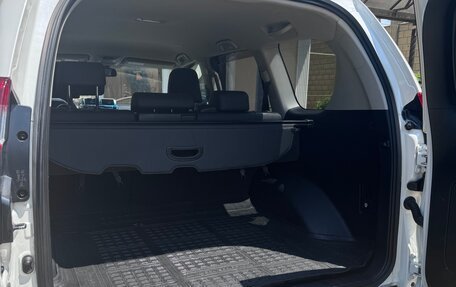 Toyota Land Cruiser Prado 150 рестайлинг 2, 2016 год, 4 000 000 рублей, 29 фотография