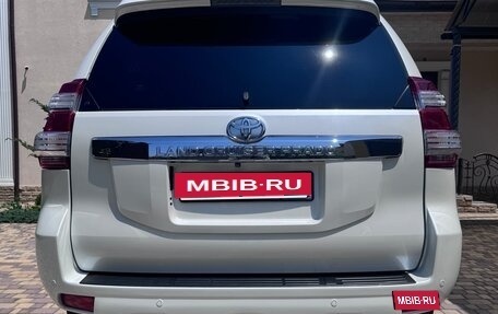 Toyota Land Cruiser Prado 150 рестайлинг 2, 2016 год, 4 000 000 рублей, 10 фотография