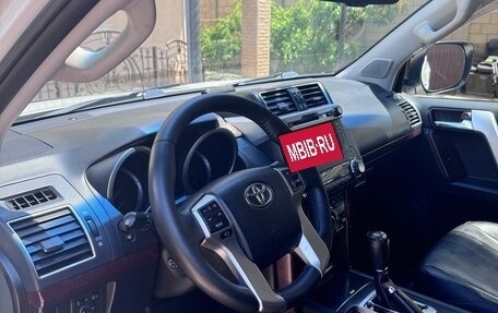 Toyota Land Cruiser Prado 150 рестайлинг 2, 2016 год, 4 000 000 рублей, 14 фотография