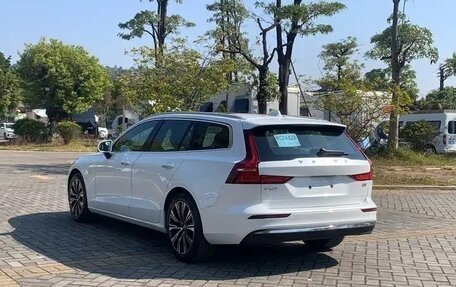 Volvo V60 II, 2024 год, 4 650 000 рублей, 4 фотография