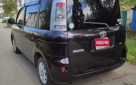 Toyota Sienta I, 2013 год, 1 100 000 рублей, 1 фотография
