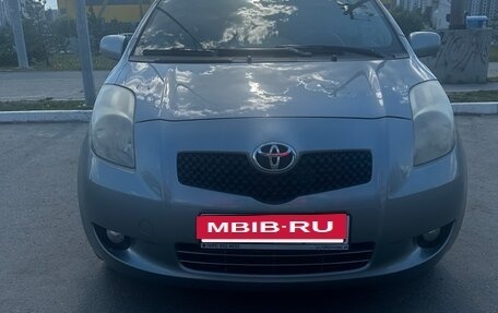 Toyota Yaris III рестайлинг, 2008 год, 690 000 рублей, 2 фотография