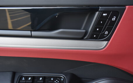 Porsche Cayenne III, 2024 год, 18 400 000 рублей, 28 фотография