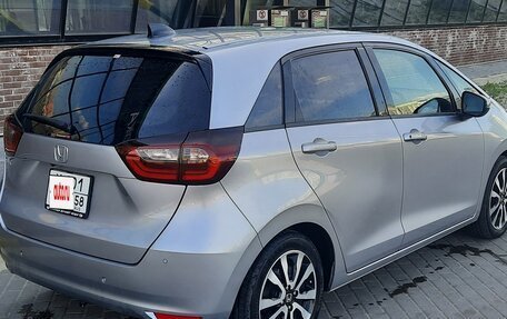 Honda Fit, 2020 год, 1 700 000 рублей, 5 фотография