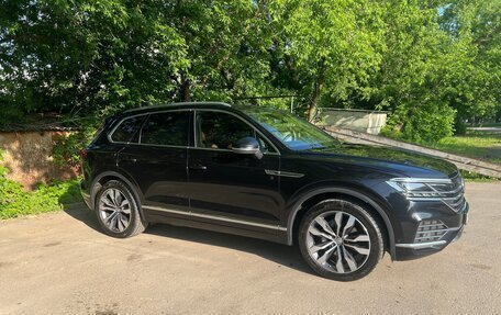 Volkswagen Touareg III, 2020 год, 5 800 000 рублей, 6 фотография
