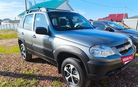 Chevrolet Niva I рестайлинг, 2018 год, 650 000 рублей, 3 фотография