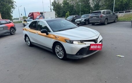 Toyota Camry, 2021 год, 2 800 000 рублей, 3 фотография