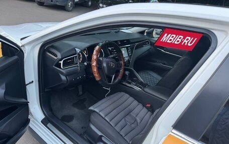 Toyota Camry, 2021 год, 2 800 000 рублей, 9 фотография
