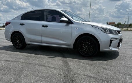 KIA Rio IV, 2019 год, 1 800 000 рублей, 8 фотография