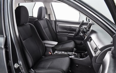 Mitsubishi Outlander III рестайлинг 3, 2015 год, 1 419 000 рублей, 8 фотография