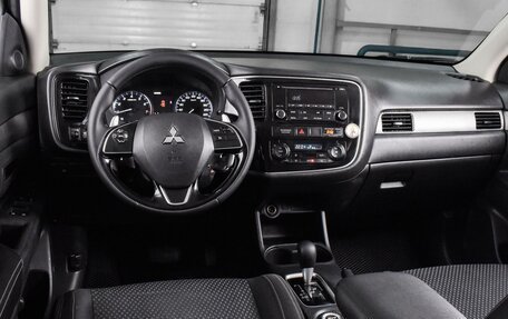 Mitsubishi Outlander III рестайлинг 3, 2015 год, 1 419 000 рублей, 6 фотография
