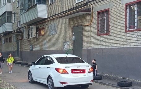 Hyundai Solaris II рестайлинг, 2015 год, 650 000 рублей, 1 фотография