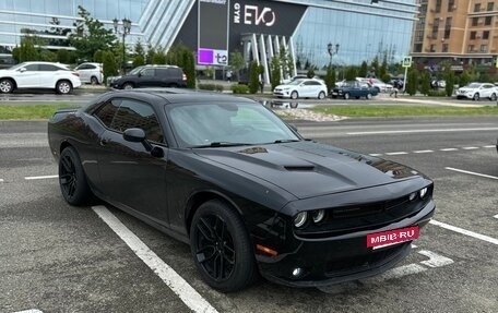Dodge Challenger III рестайлинг 2, 2017 год, 2 900 000 рублей, 8 фотография