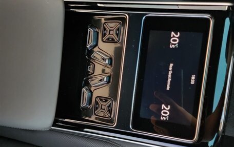 Audi A8, 2023 год, 11 000 000 рублей, 14 фотография