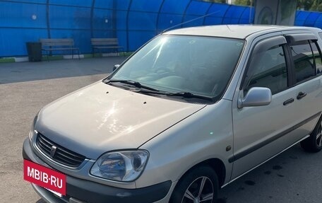 Toyota Raum I, 2000 год, 520 000 рублей, 2 фотография