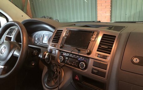 Volkswagen Caravelle T5, 2014 год, 2 100 000 рублей, 10 фотография
