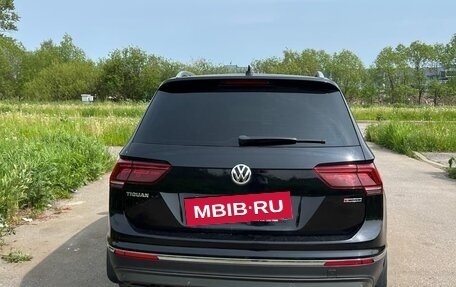 Volkswagen Tiguan II, 2018 год, 2 100 000 рублей, 4 фотография