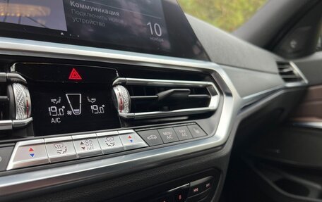 BMW 3 серия, 2019 год, 3 900 000 рублей, 18 фотография