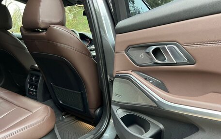 BMW 3 серия, 2019 год, 3 900 000 рублей, 23 фотография