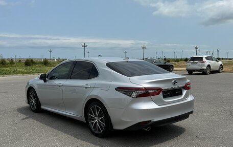 Toyota Camry, 2022 год, 3 350 000 рублей, 2 фотография