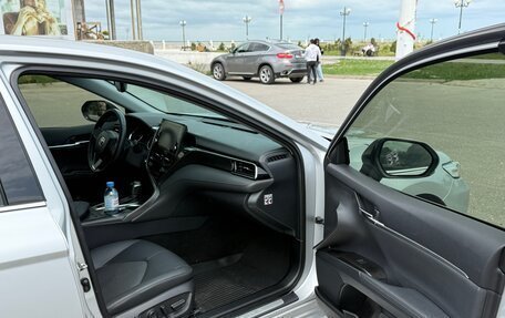 Toyota Camry, 2022 год, 3 350 000 рублей, 5 фотография