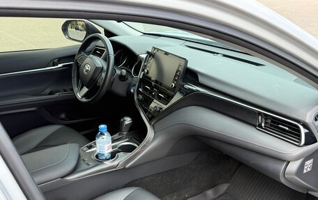 Toyota Camry, 2022 год, 3 350 000 рублей, 4 фотография