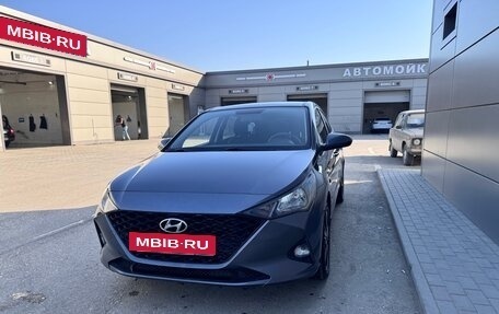 Hyundai Solaris II рестайлинг, 2021 год, 1 690 000 рублей, 2 фотография