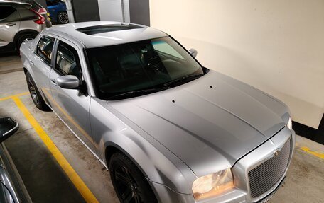Chrysler 300C II, 2004 год, 900 000 рублей, 1 фотография