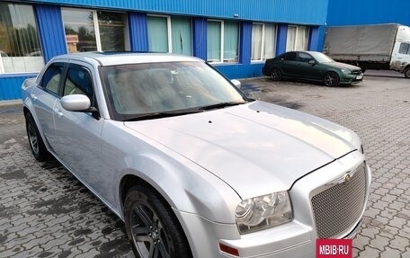 Chrysler 300C II, 2004 год, 900 000 рублей, 10 фотография