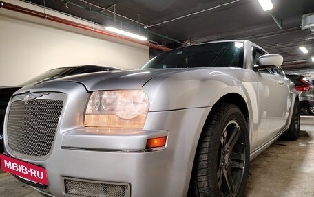 Chrysler 300C II, 2004 год, 900 000 рублей, 4 фотография