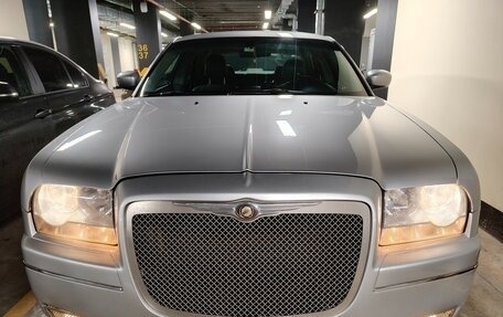 Chrysler 300C II, 2004 год, 900 000 рублей, 3 фотография