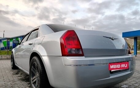 Chrysler 300C II, 2004 год, 900 000 рублей, 15 фотография